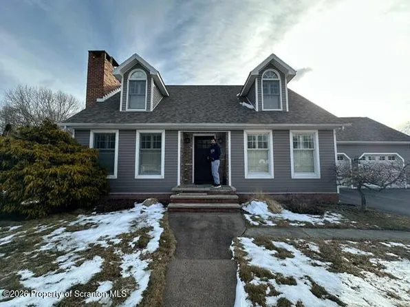 5 Angela Dr, Old Forge, PA 18518