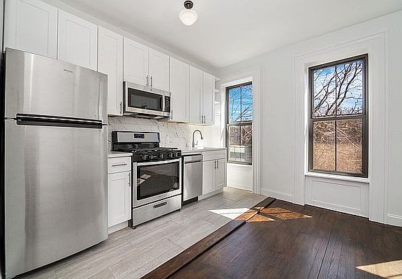 3rd image of 534 Hancock St #2
