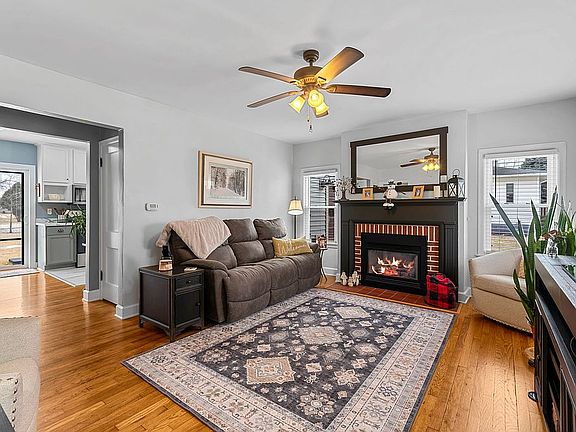 5th image of 607 W 5th St