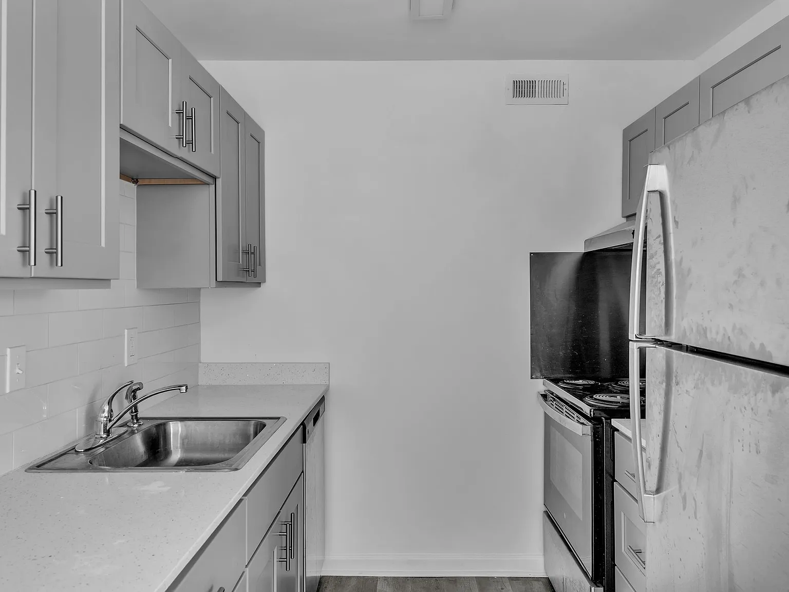 Waverly at Oyster Point Apartments — Photo 3