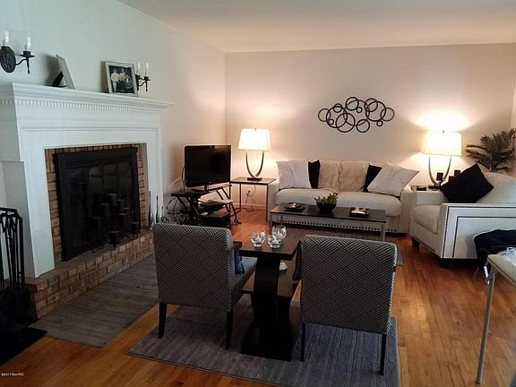 2nd image of 2356 Lora Dr