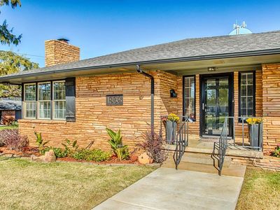 1835 Drakestone Ave, Nichols Hills, OK, 73120