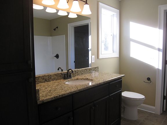 3rd image of 400 Nichols Ln