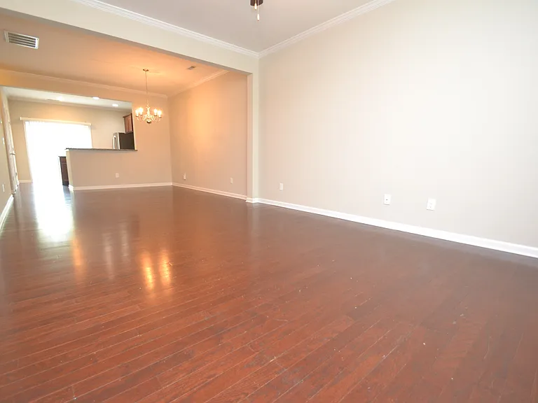 327 Dove Cottage Ln — Photo 3