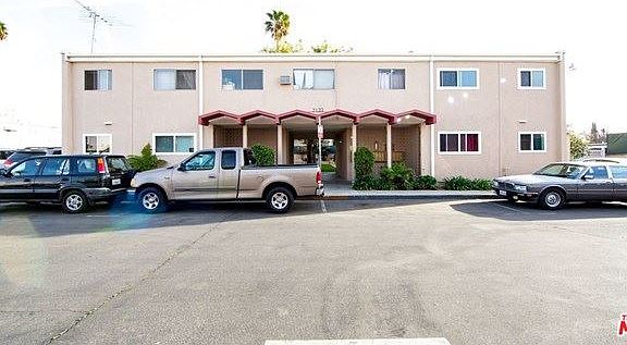 2nd image of 7133 N Coldwater Canyon Ave #2