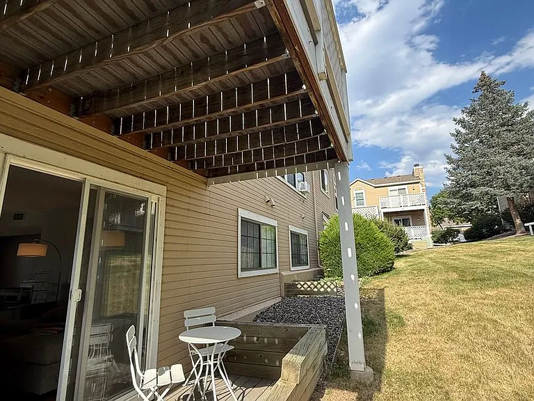 350 S Estes St #B — Photo 11
