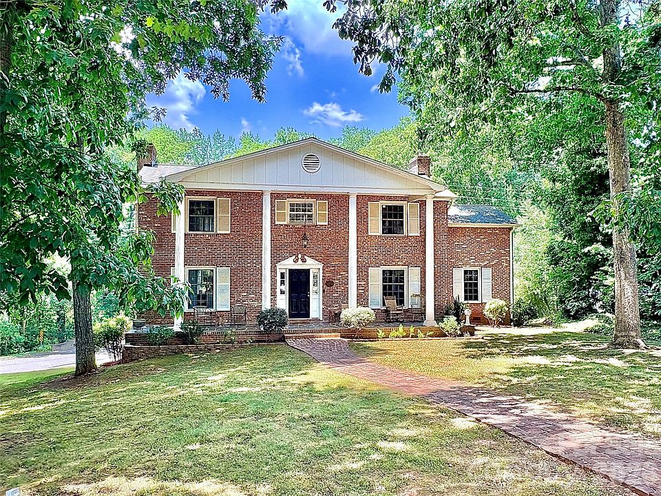 1st image of 224 Windsor Dr