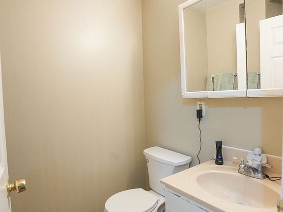 4th image of 718 Golfview Dr