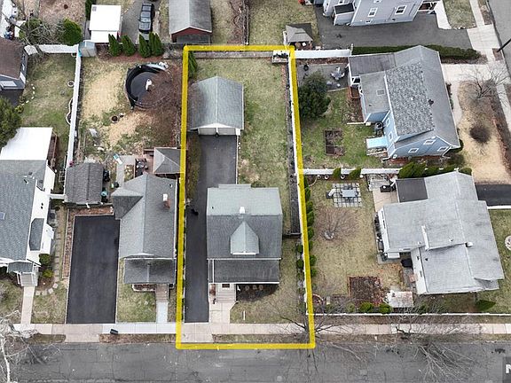 3rd image of 99 Christie St