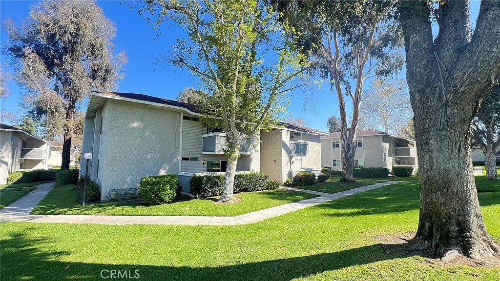2 bed, 994 sqft, $2,200 — Photo 2