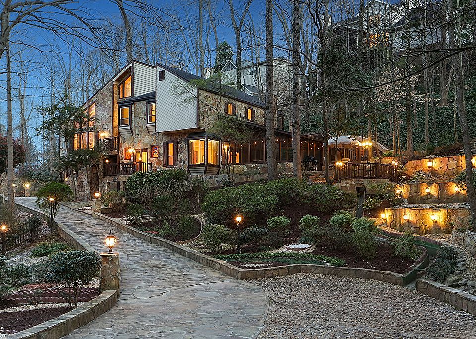 Stunning modern retreat 