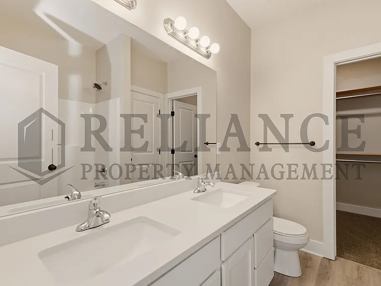 220 W May St — Photo 27