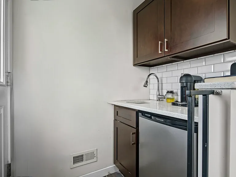101 Mercy St — Photo 13