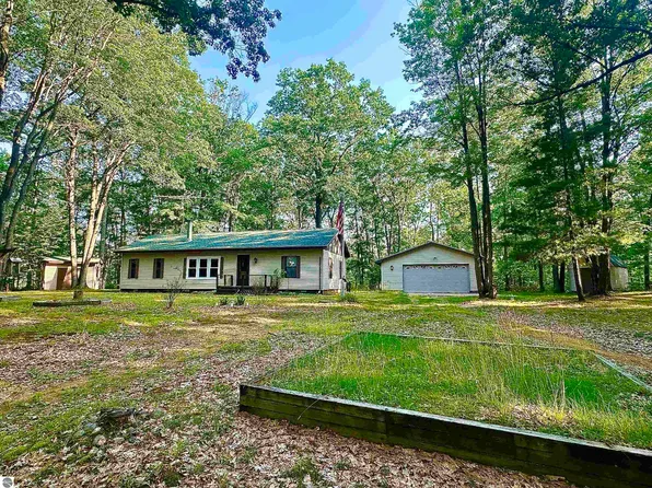14735 Quiet Acres Rd, Johannesburg, MI 49751