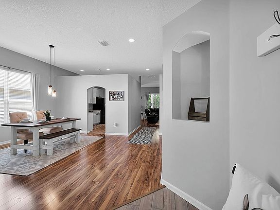 5th image of 13911 Devan Lee Dr N