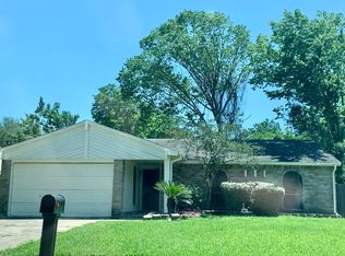 6318 Scotch Pine Dr, Houston, TX 77049