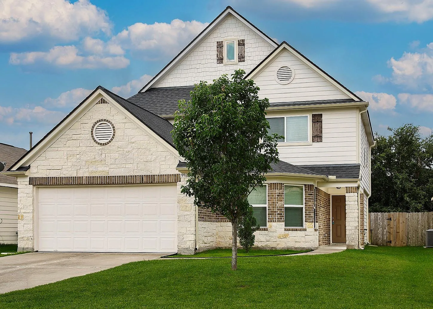 4 bed, 2.5 bath, 2344 sqft, $2,250 — Photo 1