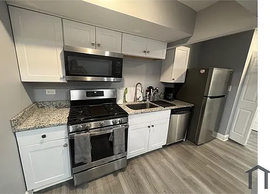 2 bed, 750 sqft, $2,100 — Photo 2