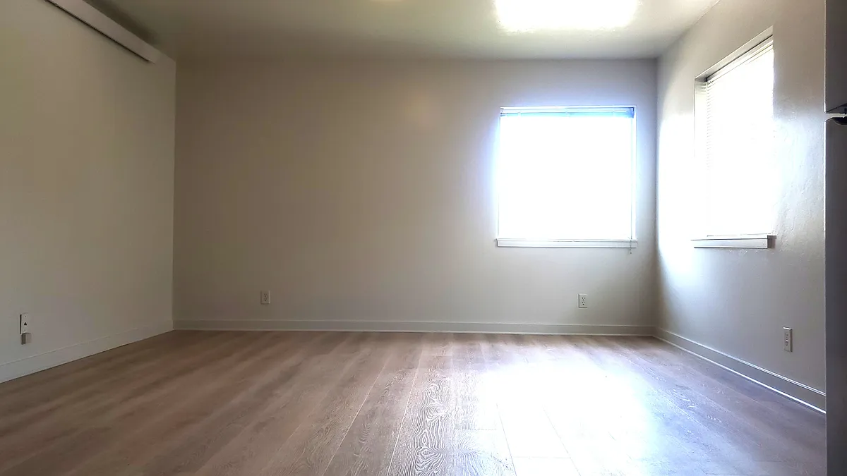 Living Room - 664 E Hall Ave
