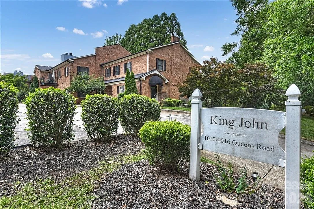 King John Condos — Photo 1