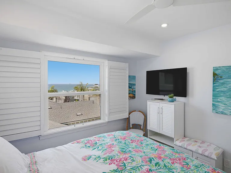 2221 Bayview Dr — Photo 24