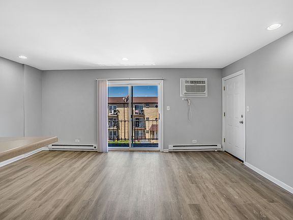 3rd image of 2407 Randall Ln #2B