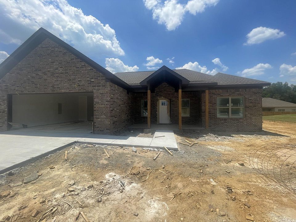 1st image of 5 Oaks Ln