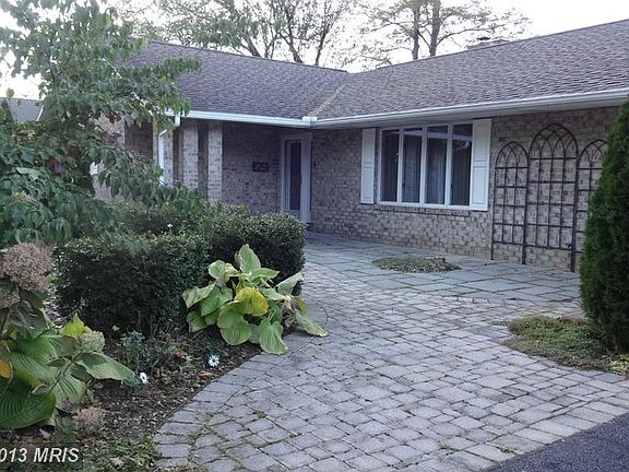 3rd image of 44 Edgewood Cir