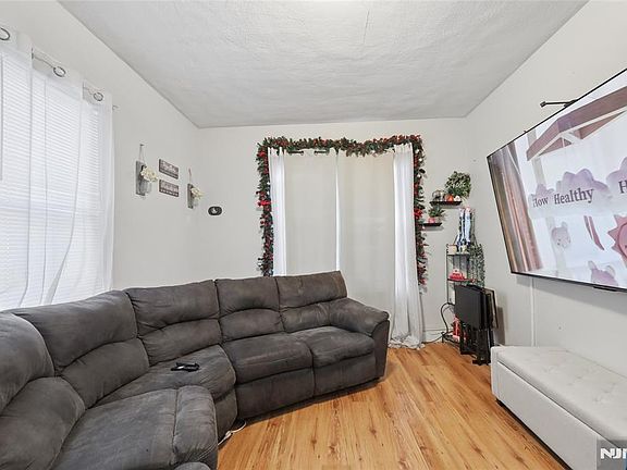 4th image of 59 Home Ave