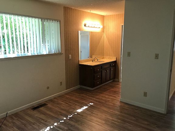 5th image of 634 Lelandhaven Way