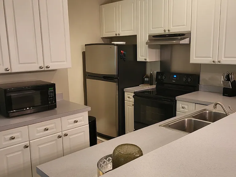 407 S Elgin Ct — Photo 9