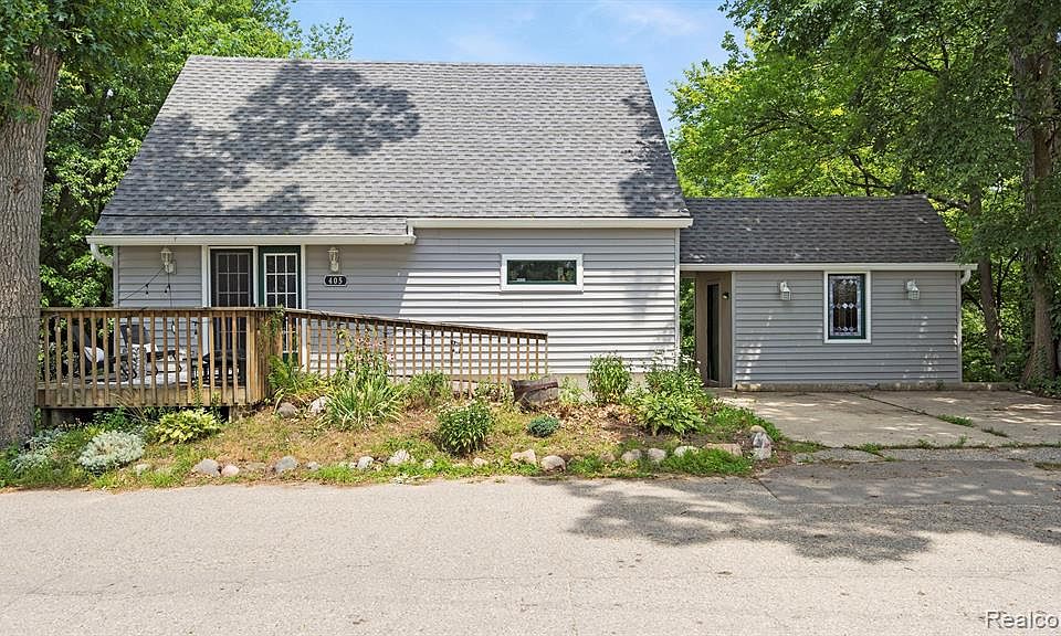 1st image of 405 Lake View Dr