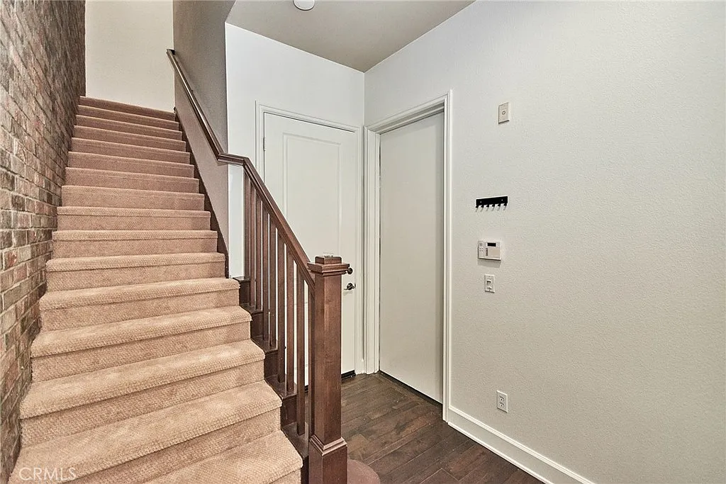2 bed, 4.0 bath, 2228 sqft, $4,200 — Photo 4