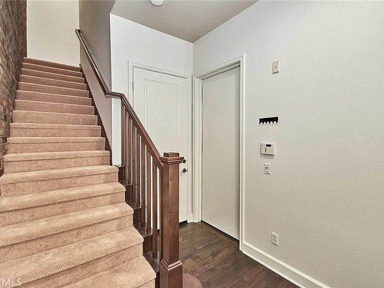 15 Vantis Dr — Photo 4