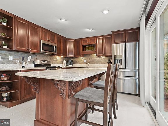 2nd image of 4213 Sandwich Cir