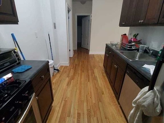5th image of 29 E 17th St #2B