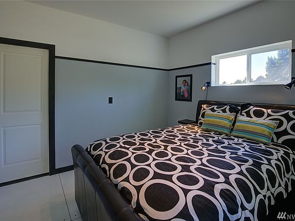 4th image of 889 Albion Ave SE