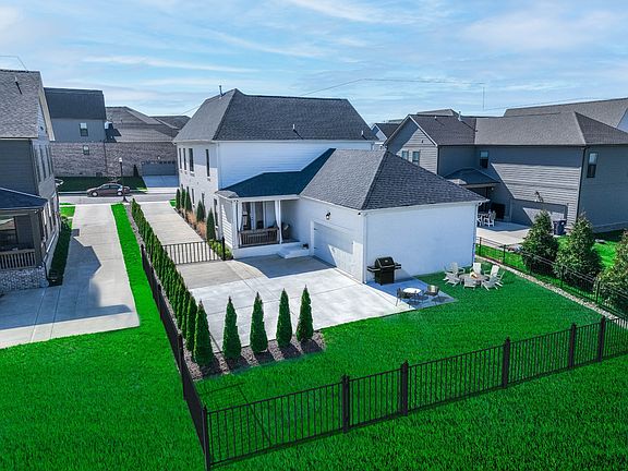 2nd image of 4032 Lioncrest Ln