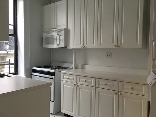 Rented by Metropolitan Equities | media 23