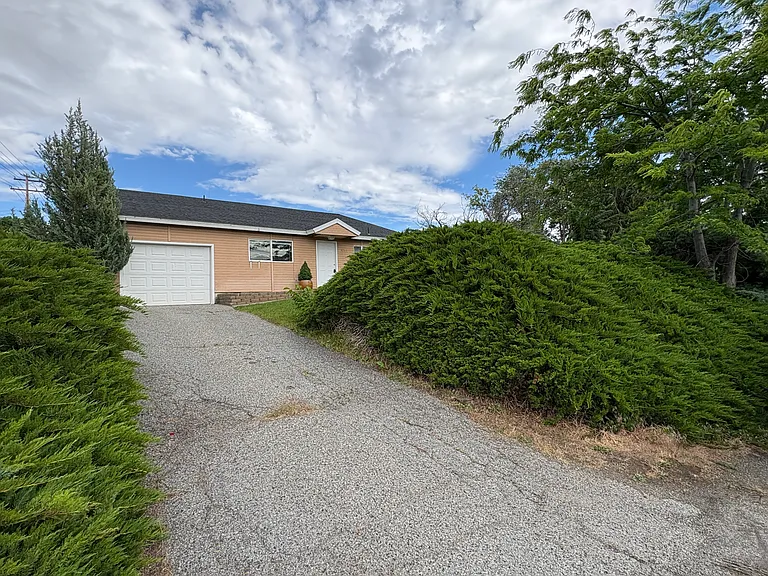 489 N Joseph Ave — Photo 16