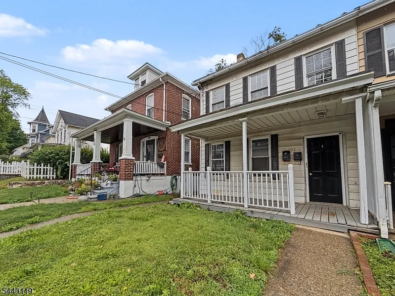 2 bed, 1.0 bath, $1,599 — Photo 1