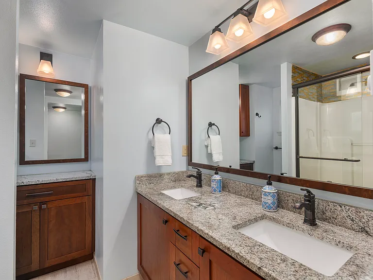 13736 Riviera Pl NE #B — Photo 16