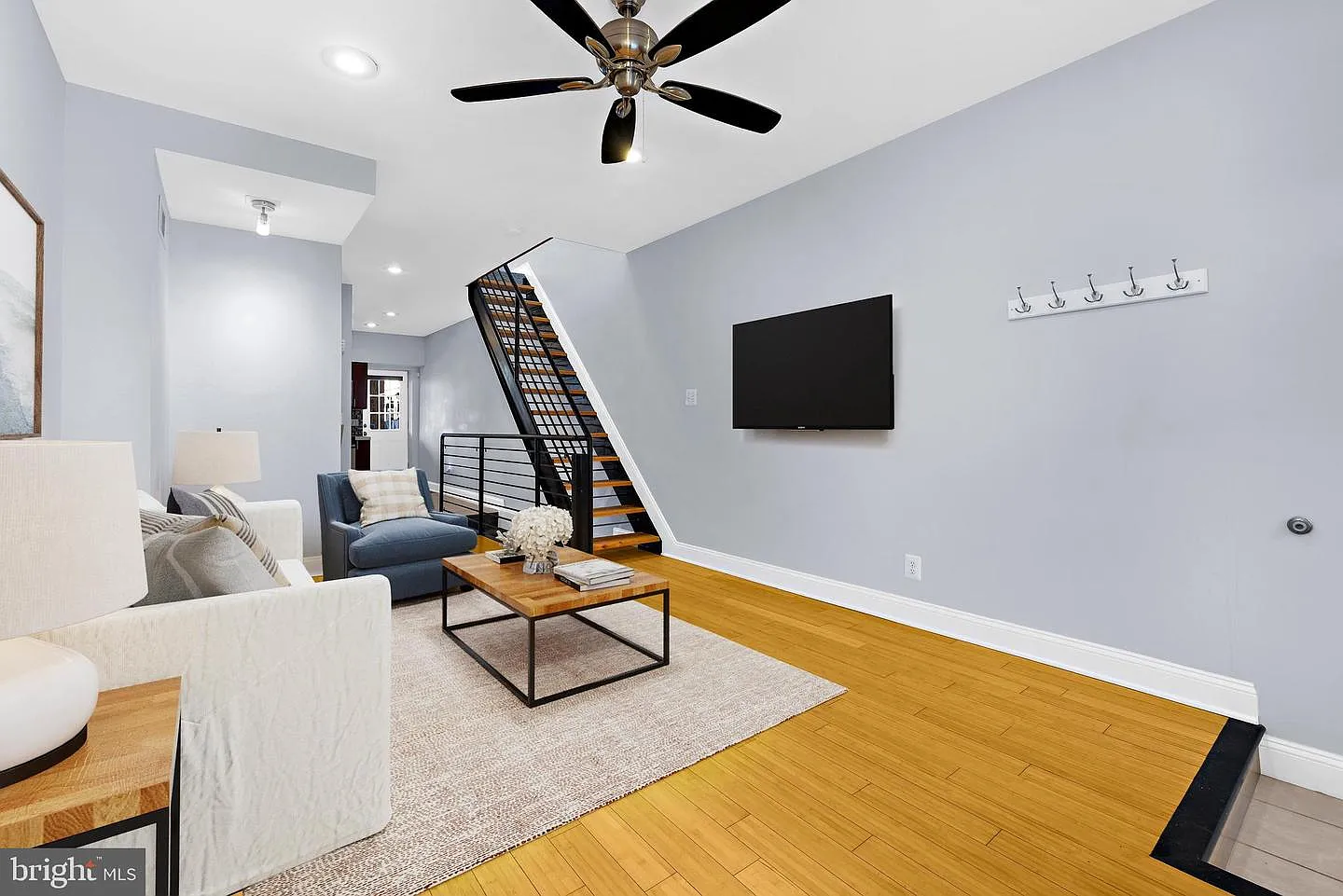 122 N Ellwood Ave photo 1