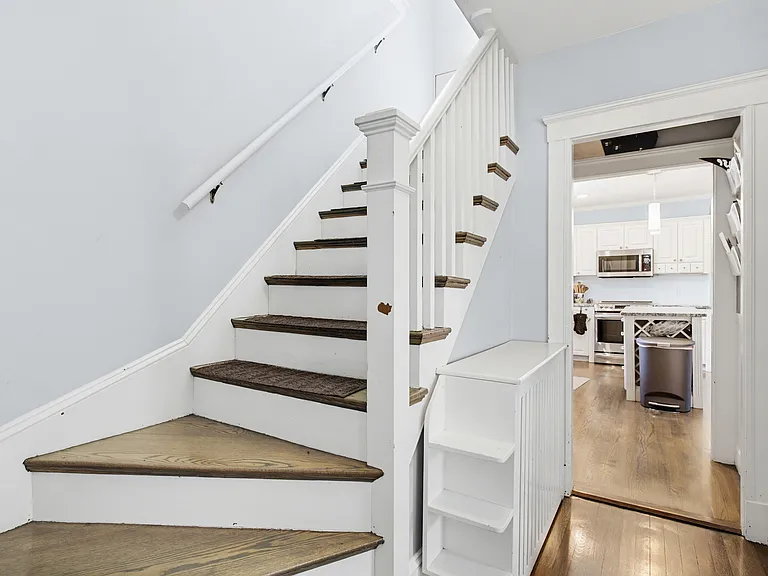181 Chiswick Rd — Photo 8