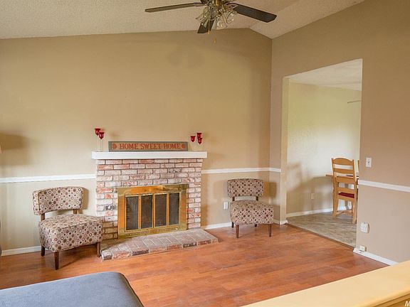 2nd image of 184 Gunnison Ave