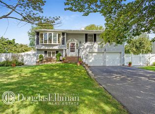 131 Geneva St, Bay Shore, NY 11706