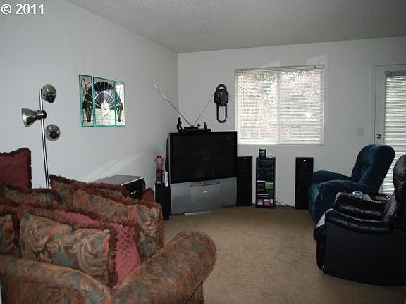 3rd image of 3210 NE 51st Ct