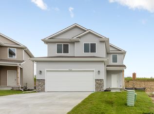 9305 Reynolds St, Omaha, NE 68122