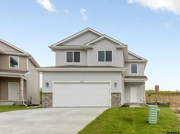 9305 Reynolds St, Omaha, NE 68122