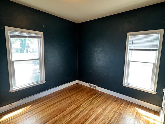 5th image of 403 14th St S